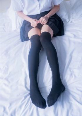 宝贝～含着它尿了H男男_蓝光在线手机播放