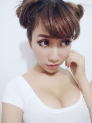 女人脱了内裤张开腿与男人_DVD免费在线播放