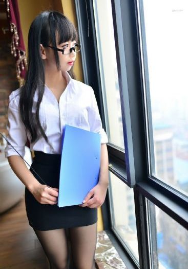 年轻的女老师在线观看_4K高清在线观看